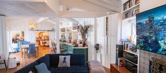 Amazing 5-bedroom farmhouse in quaint Rolling Hills Estates with AC and nature!