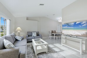 Living area - Early Terrace Retreat with HEATED POOL 3BRs-2Baths (Port Charlotte)