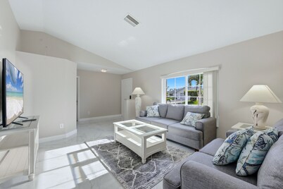Early Terrace Retreat with HEATED POOL 3BRs-2Baths