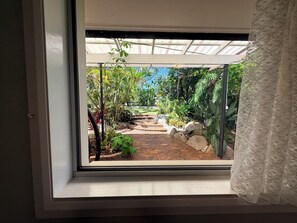 Interior - Entire 4-Bedroom Home — Convenient Access to Brisbane and the Gold Coast (Springwood)