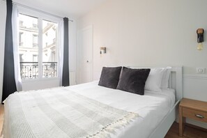 1 bedroom, iron/ironing board, WiFi, bed sheets - Blueground | Europe, elevator, nr Parc Monceau (Paris)