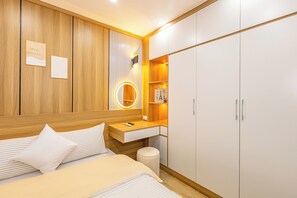 Business Studio | Bathroom | Shower, free toiletries, hair dryer, slippers - Serena Home & Apartment Hanoi (Ha Noi)