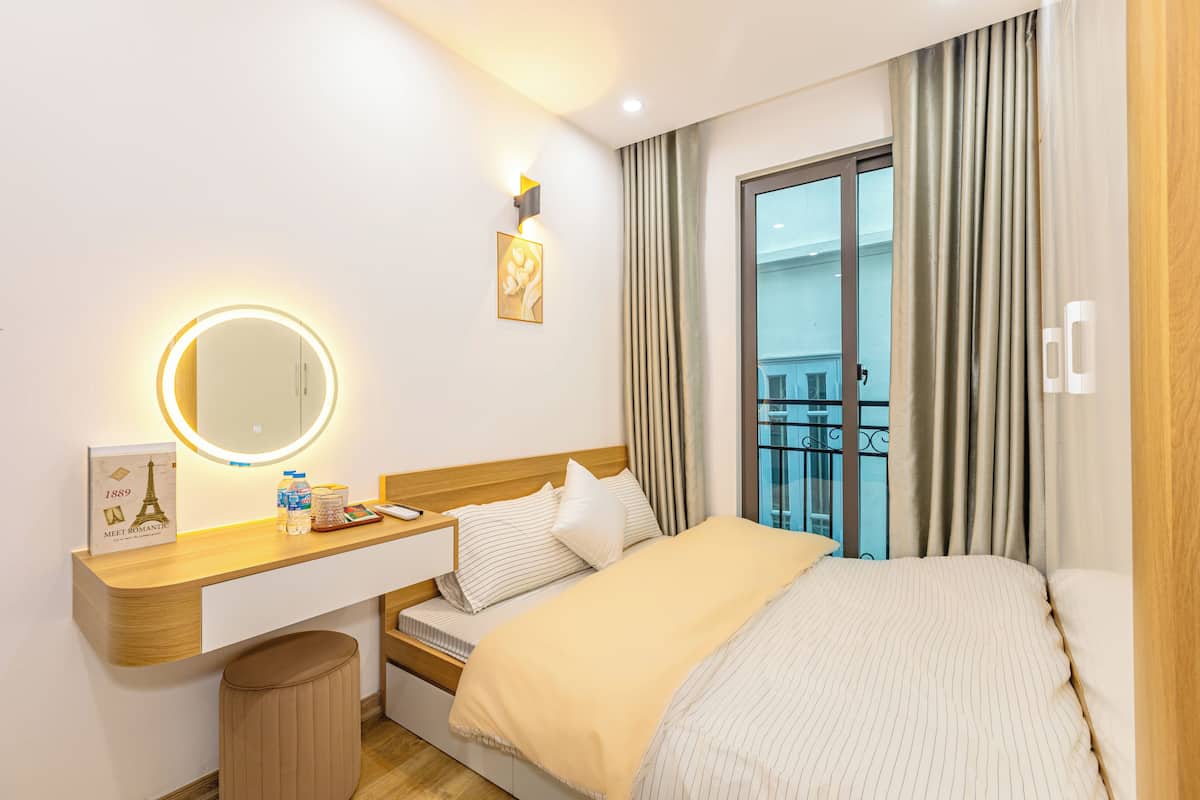 Deluxe Double Room Single Use | Hypo-allergenic bedding, down duvets, minibar, desk