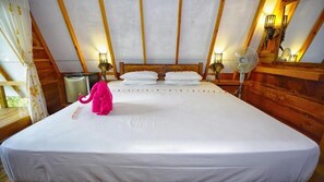 Desk, laptop workspace, soundproofing, iron/ironing board - Golden Rock Retreat (Sigiriya,)