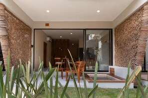 Outdoor dining - Modern 1-bedroom studio with Sunken Pool, AC and gym access in La Veleta, Tulum (Tulum)