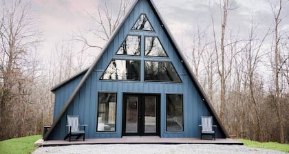 The Shady Roost | Cozy Cabin w/ Hot Tub & Fire Pit