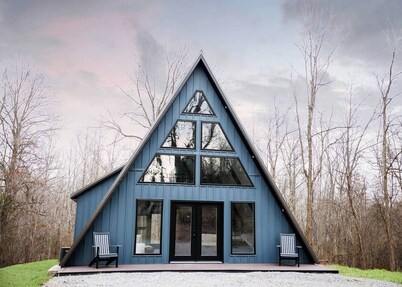 The Shady Roost | Cozy Cabin w/ Hot Tub & Fire Pit