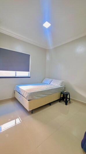 3 habitaciones, escritorio, internet y ropa de cama 
