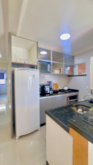 Private kitchen - CASA MARIANNA: Private Pool, 3 Bedrooms & Prime Location in Paracuru (Paracuru)