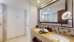 Hair dryer, towels, soap, toilet paper - Cozy studio in fabulous Cabo San Lucas with AC and gym access (Cabo San Lucas)