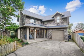 Exterior - The Sand Dollar - New Listing! (Cannon Beach)