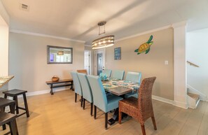 Dining - Lucky Paws Escape - Nags Head MP 16, 50 Yds to Beach, Pool, Fenced Yard, Pets OK, Flex Stays (Nags Head)
