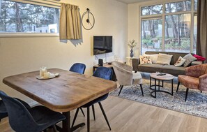 Smart TV - 2 bedroom awesome home in Hellendoorn (Hellendoorn)