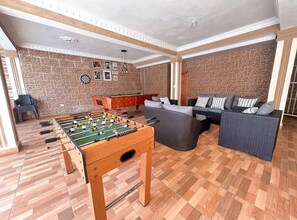 Games room - Hotel nube II 10 min from airport room 2 (Santo Domingo este)
