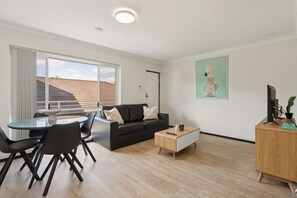 TV - Charming Riverside Foreshore (South Perth)
