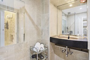 Hair dryer, bidet, towels - Borgo Hedone - Papiro, Scicli, Italy (Scicli)