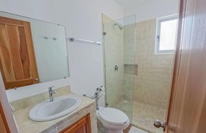 Shower, hair dryer, shampoo - Walk to Malecon, Sunset Rooftop & Work Space (La Paz)