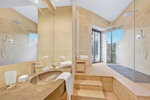 Shower, hair dryer, bidet, towels - Borgo Hedone - Jardin, Scicli, Italy (Scicli)