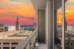 Property grounds - Rooftop Paradise and Modern 1BR with City Views (Miami)