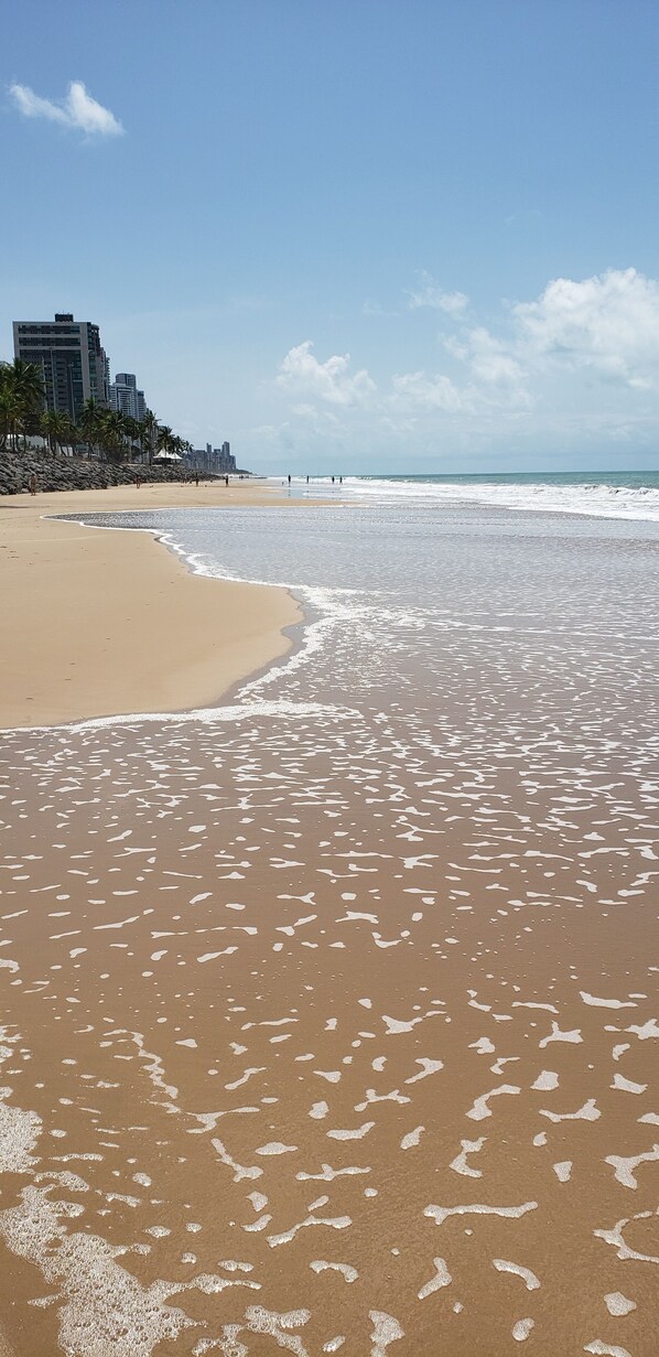 Plage à proximité, chaises longues