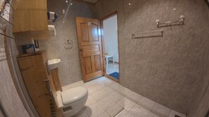 Chambre Double Deluxe, vue jardin | Salle de bain