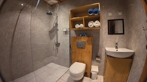 Chambre Double Deluxe, vue jardin | Salle de bain