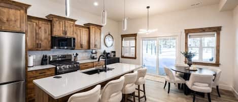 Coffee/tea maker, fridge, microwave, oven