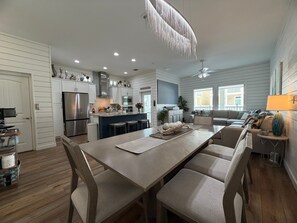 Dining - CLP12 Shared Pool, Boardwalk to the Beach (Port Aransas)