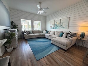 TV - CLP12 Shared Pool, Boardwalk to the Beach (Port Aransas)