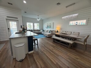 Interior - CLP12 Shared Pool, Boardwalk to the Beach (Port Aransas)