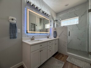 Shower, towels - CLP12 Shared Pool, Boardwalk to the Beach (Port Aransas)