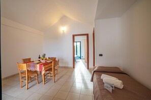 1 bedroom, free WiFi, bed sheets - Beach in 5 min | Pool Access | n.64, Otranto, Italy (Otranto)
