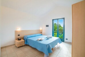 1 bedroom, free WiFi, bed sheets - Beach in 5 min | Pool Access | n.60, Otranto, Italy (Otranto)