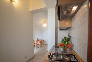 Fridge, stovetop, cookware/dishes/utensils - Beach in 5 min | Pool Access | n.56, Otranto, Italy (Otranto)