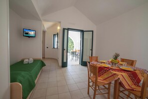 Dining - Beach in 5 min | Pool Access | n.52, Otranto, Italy (Otranto)