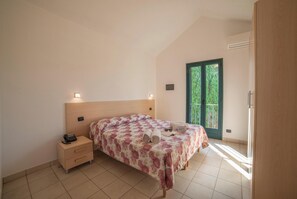 1 bedroom, free WiFi, bed sheets - Beach in 5 min | Pool Access | n.52, Otranto, Italy (Otranto)
