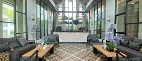 Studio, 1 Bedroom, Accessible, Patio | Lobby