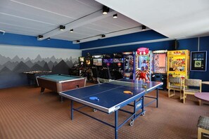 Games room - Spend July 4th at Pollard Brook in Lincoln! (Lincoln)