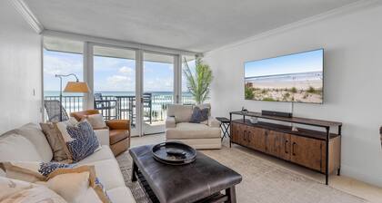 Direct Oceanfront Corner 3/2.5 | 2 Balconies | Heated Pool