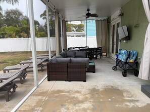Terrace/patio - Sunset cruiser close to Redington Beach (Seminole)