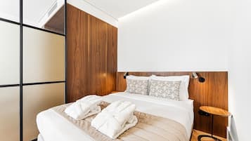 Iron/ironing board, Internet, bed sheets