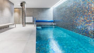 Indendørs pool