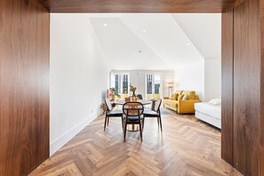Dining - GuestReady - Santa Barbara Garden House 31 (Braga)