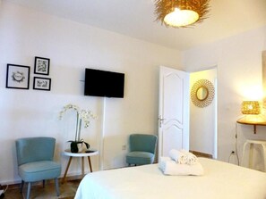 Classic Apartment, Balcony, Sea View | Soundproofing, iron/ironing board, free WiFi - La Bohème (Petite-Ile)