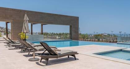 Everything Nearby Beach, Pool, Gym, Tennis