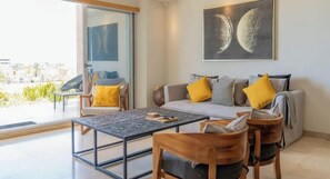 TV, offices - Everything Nearby Beach, Pool, Gym, Tennis (La Paz)