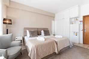 1 habitación, tabla de planchar con plancha, internet y ropa de cama 