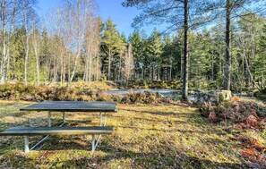 Outdoor dining - 2 bedroom lovely home in Röke (Röke)
