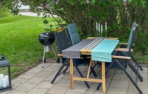 Outdoor dining - Awesome home in Hamburgsund with WiFi (Hamburgsund)