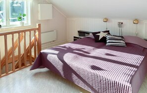 3 bedrooms, free WiFi - Awesome home in Hamburgsund with WiFi (Hamburgsund)